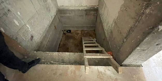 Müteahhit kendi inşaatında asansör boşluğuna düştü