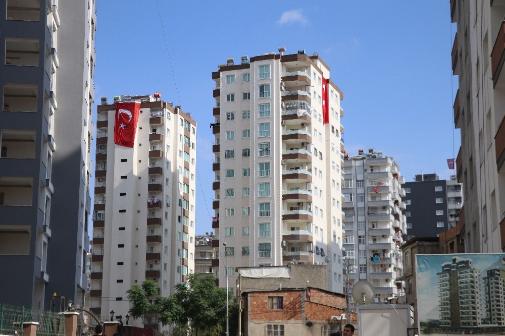 Müteahhitler düşen konut kredisine rağmen fırsatçılardan şikayetçi 