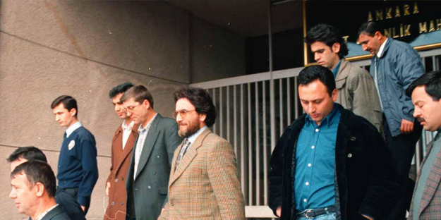 Mütefekkir yazar Yaşar Kaplan anılacak! Yeni Akit Gazetesi'nde de önemli yazılar yazmıştı! Saat 14.00'de başlayacak...