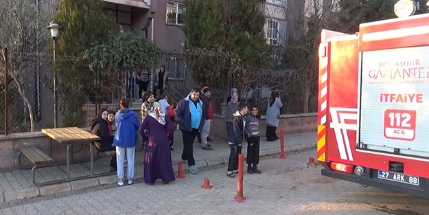 Mutfakta korkutan yangın! Evde bulunan 3 kişi hastaneye kaldırıldı