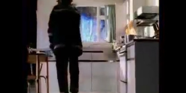 Yangın çıktığı zaman bu hatayı yapmayın! - VIDEO