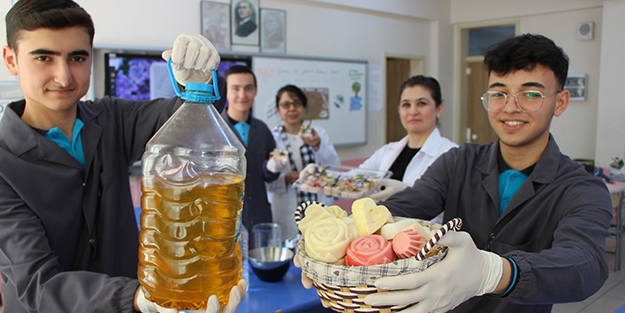 Mutfaktaki atık yağlardan ürettiler! 'Herkes bunlardan yapabilir'