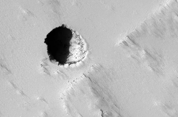 Müthiş bir keşif ortaya çıktı! Bilim insanları Ay'daki yeraltı mağaralarına dair kanıtlar buldu