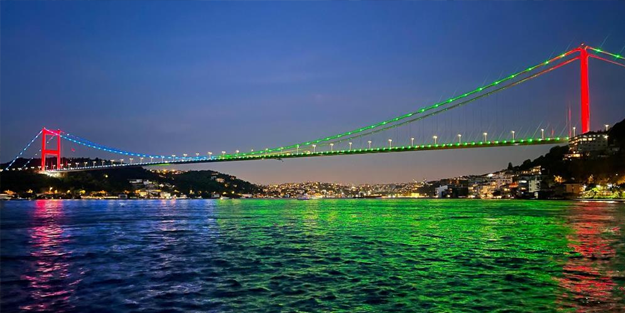 Müthiş görüntüler! İstanbul’da Azerbaycan’a jest