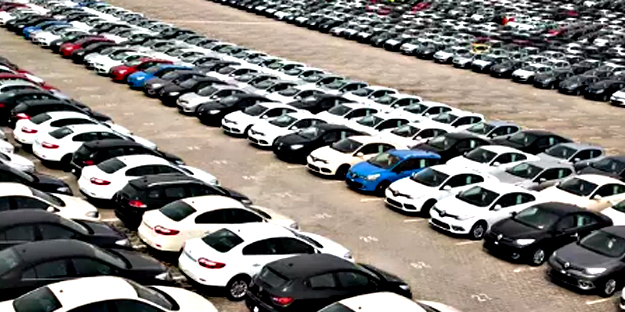 Müthiş haber verildi: İlk kez görülecek… İkinci el araba fiyatlarında indirim furyası başladı! Bayiler fiyatları düşürdükçe düşürüyor