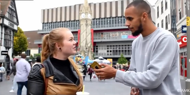 İşte Kur'an'ın mucizesi: Kur'an'ı ilk kez dinleyince... (VİDEO)