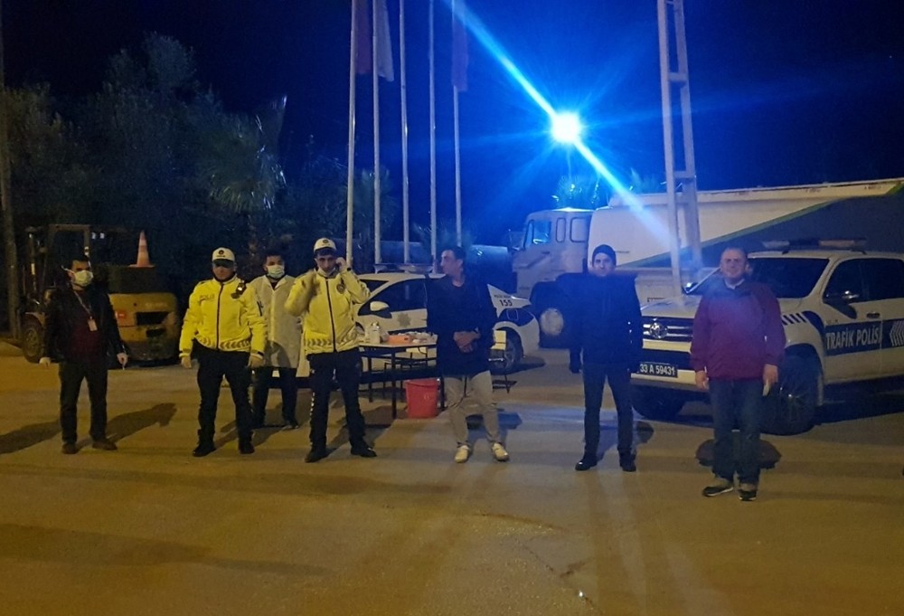Mut’ta sokağa çıkma yasağına uymayan 3 gence ceza 