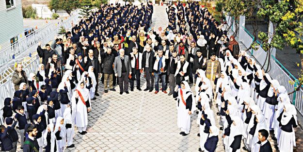 Muzafferabad’daki Yetim ve öksüzlere İHH ve Hubeyb eli