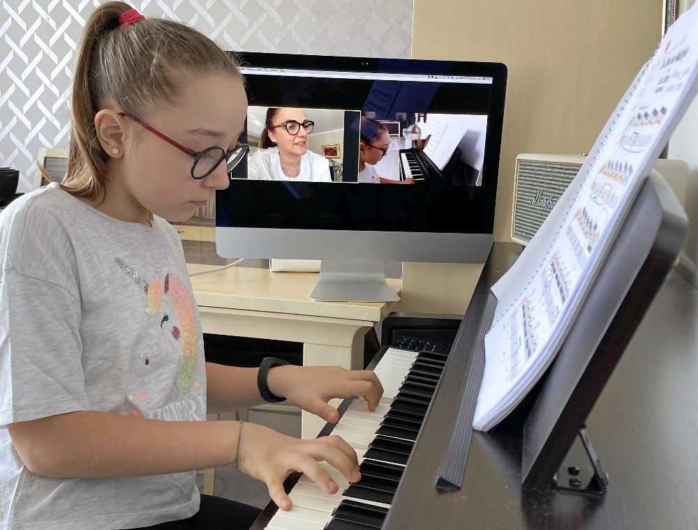 Müzik eğitimi mesafe tanımıyor 