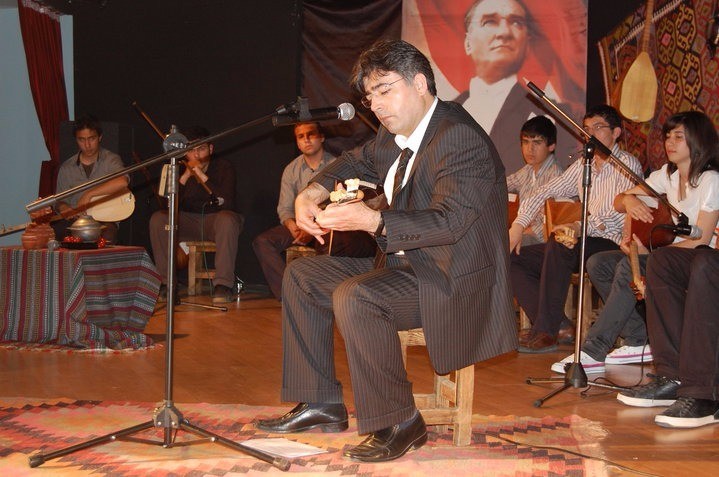 Müzik öğretmeni atölyesinde ölü bulundu 