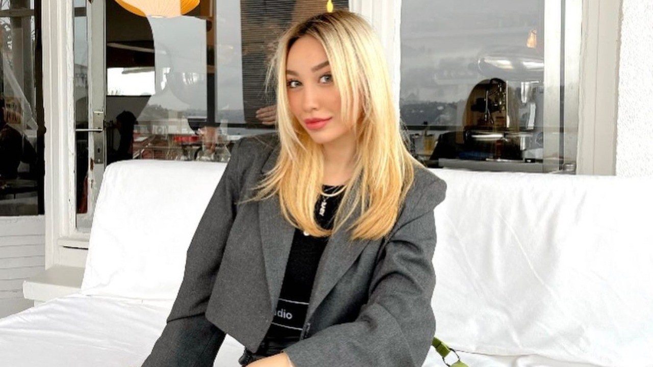 Müzisyen İlkim Sezgin: Yükselen Bir Müzik İkonu