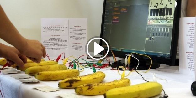 Muzlardan piyano yaptı!