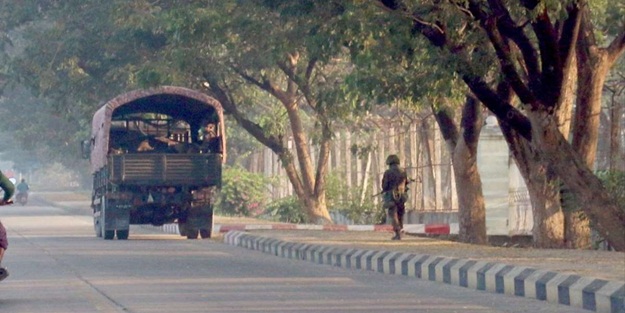 Myanmar'a yaptırım sinyali