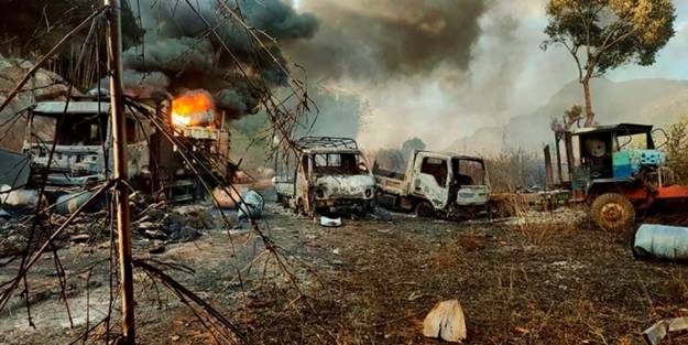 Myanmar'da katliam: Köyü basan askerler, 30 kişiyi öldürüp cesetlerini yaktı