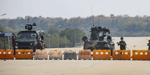 Myanmar'da ölü sayısı 320 oldu