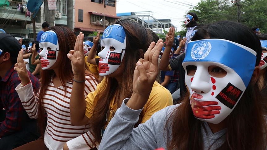 Myanmar'da ordunun silahlı müdahalesi sonucu ölen sivillerin sayısı 780'e çıktı