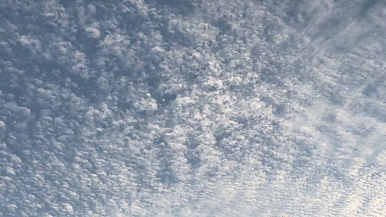 Nadir görülen 'Sirrokümülüs Bulutları' görüntülendi