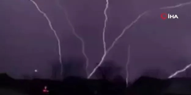 Nadir olarak meydana gelen "ters yıldırım" görüntülendi