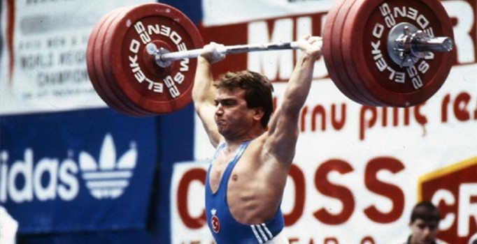 Naim Süleymanoğlu ameliyata alındı