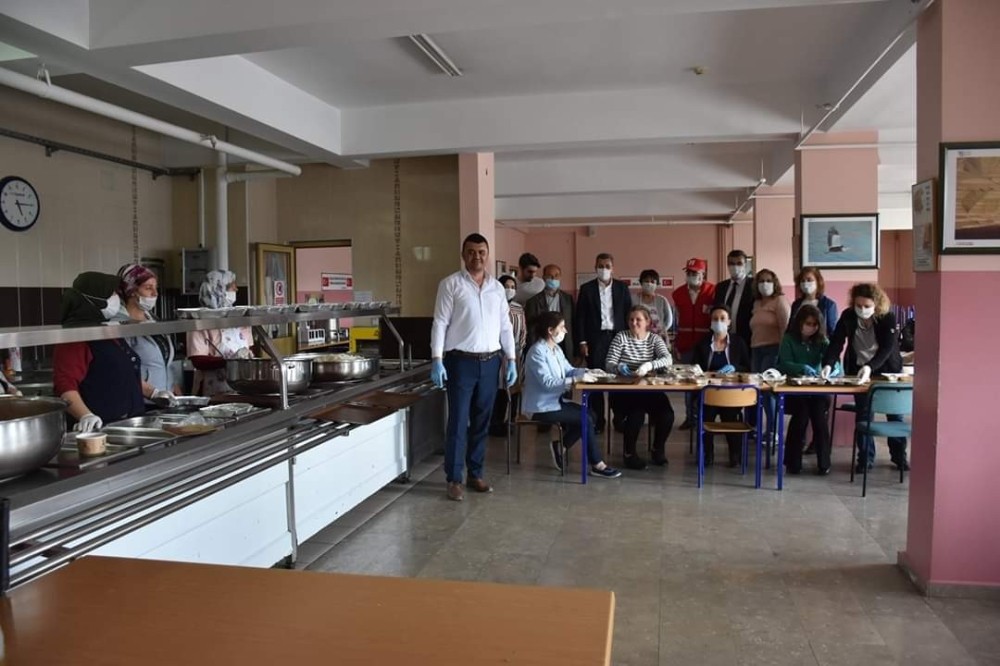 Nallıhan Belediyesinden günlük bin aileye sıcak yemek 