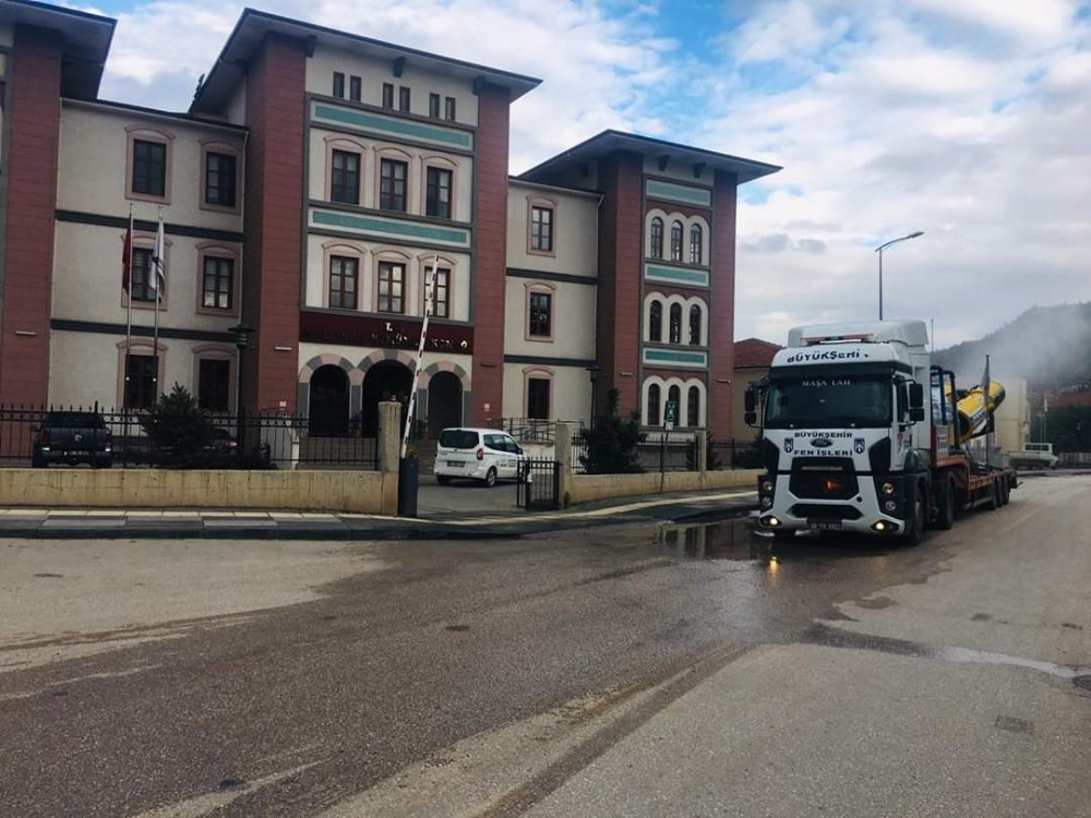 Nallıhan’ da dezenfekte çalışmaları devam ediyor 