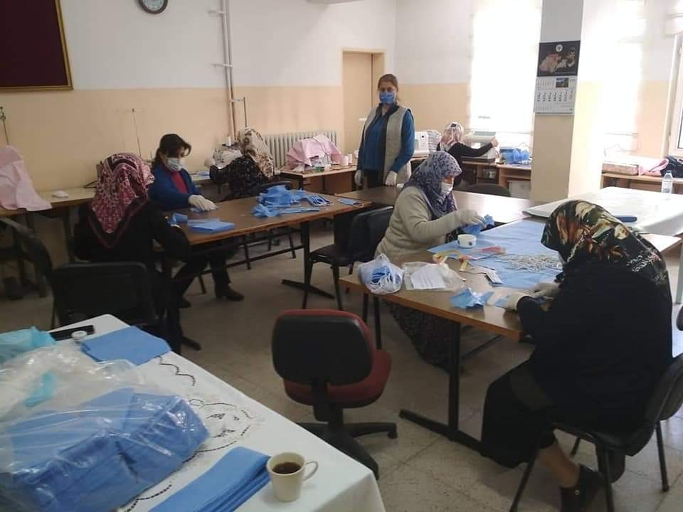 Nallıhan Halk Eğitim Merkezi maske dikimine başladı 
