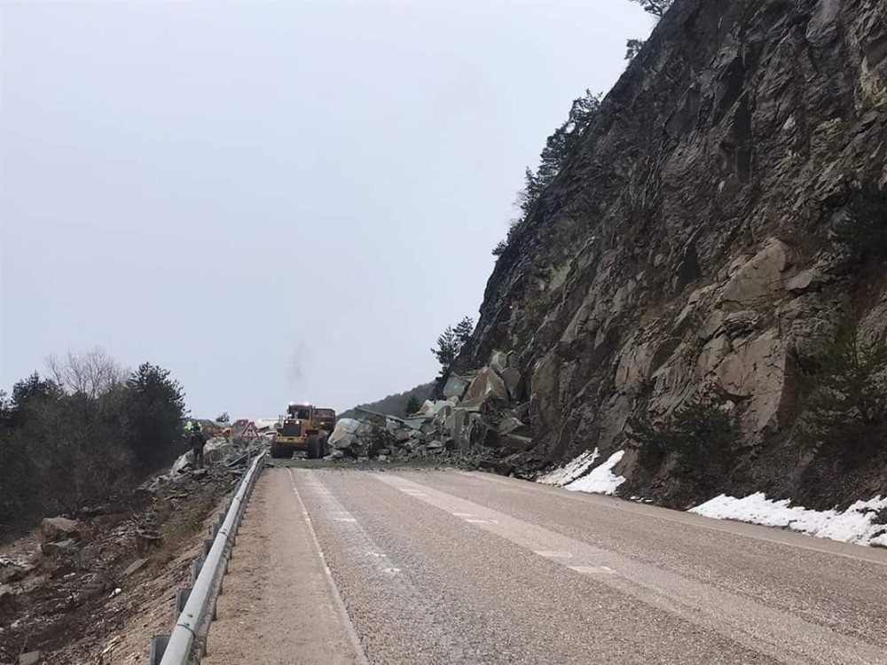 Nallıhan-Mudurnu Yolunda heyelan 