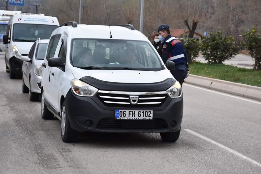 Nallıhan’da araçlar dezenfekte ediliyor 