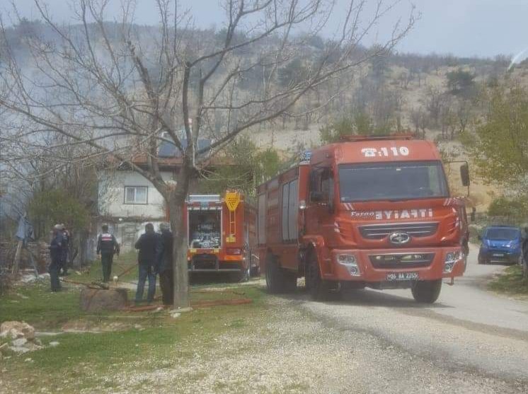 Nallıhan’da çıkan yangında ev kullanılamaz hale geldi 