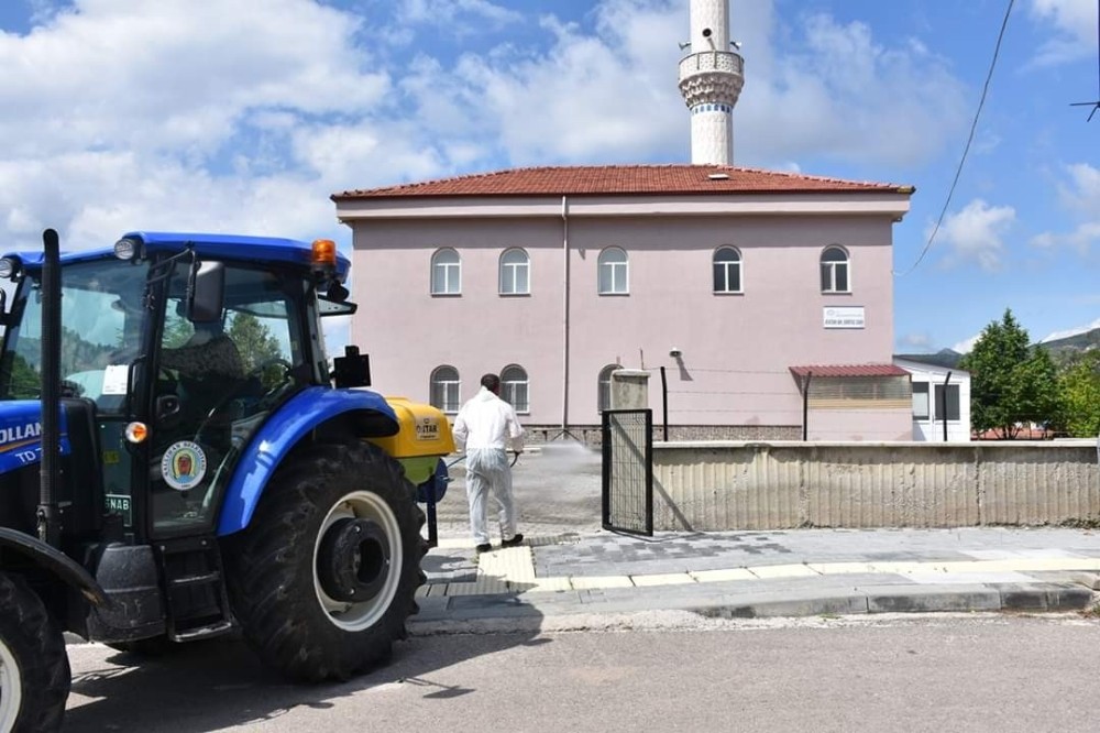 Nallıhan’da cuma namazı hazırlıkları sürüyor 