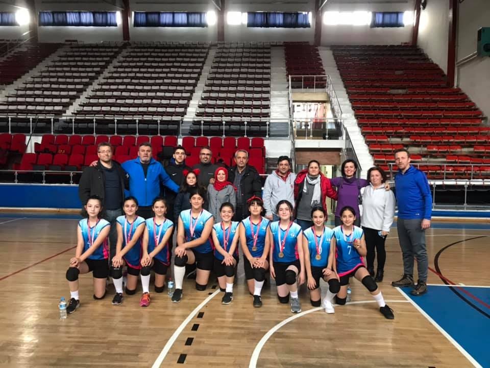 Namağlup kızlar, Bölge şampiyonu oldu 