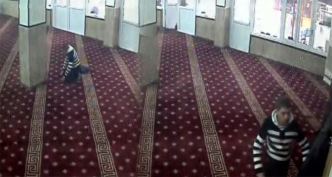 Namaz bahanesiyle girdiği camide hırsızlık yaptı
