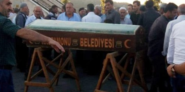 Namaz çıkışı düşerek can verdi! Naaşı son namaz kıldığı camiden kaldırıldı