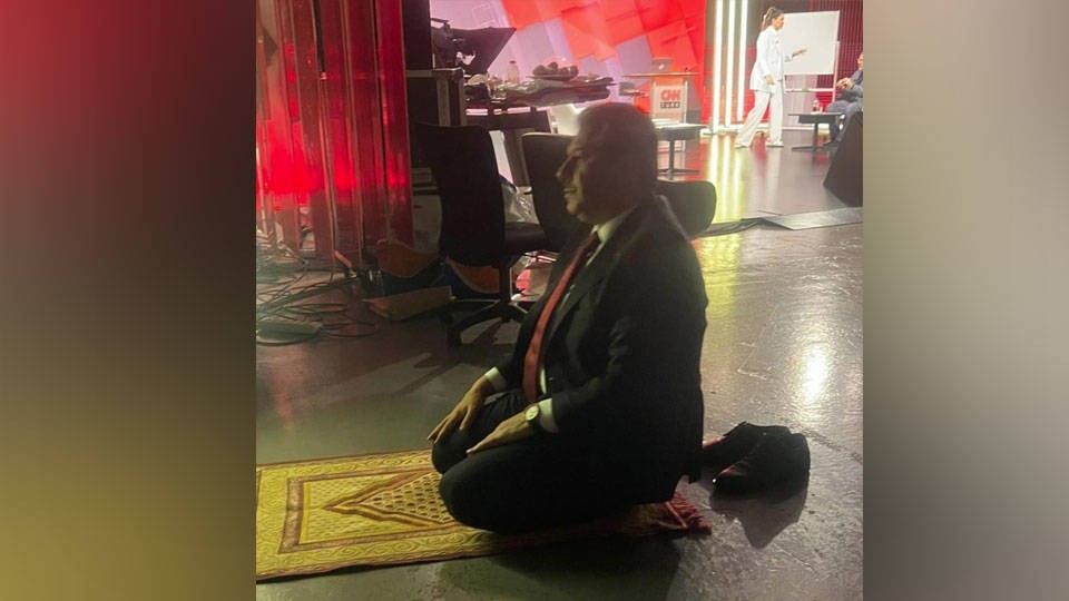 "Namaz fotoğrafı" tartışmasına Mehmet Metiner de dahil oldu! "Bilinçli koparılan fırtınanın sebebi bu" deyip açıkladı