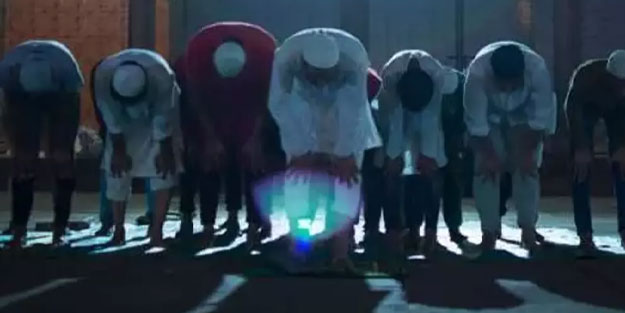 Namaz kılan üniversite öğrencileri saldırıya uğradı! Hani nerede bunların hoşgörüsü