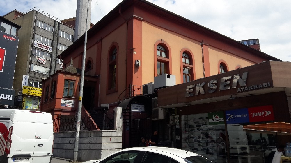 Namaz kılarken telefonunu kaptırdı 