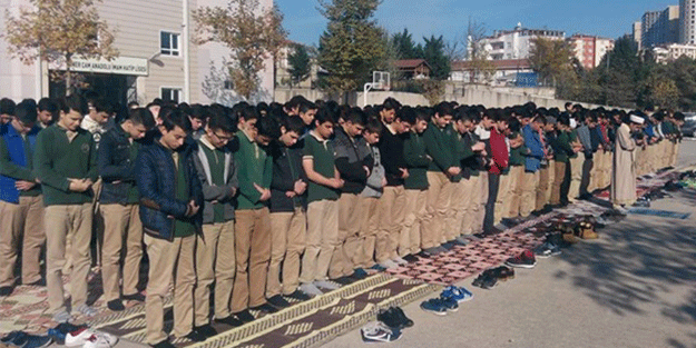 Namaz ve Kur'an eğitiminden rahatsızlıkları bitmiyor! Sol medya 28 Şubat ruhunu yine saklayamadı