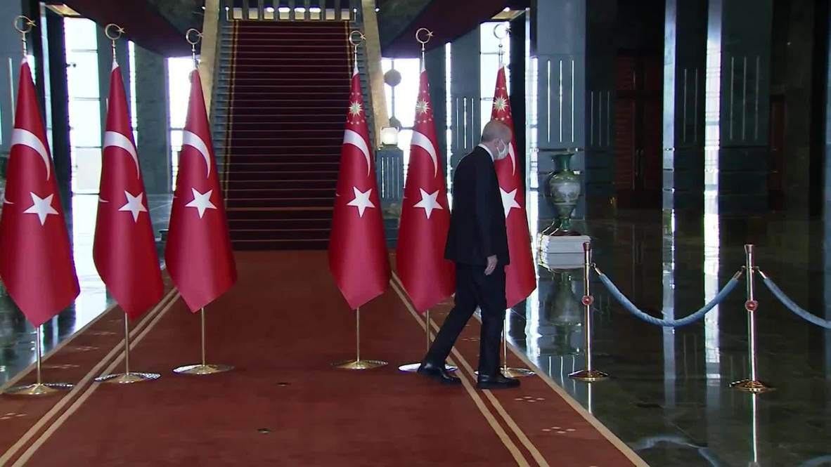 Namussuzlara kapak olsun! Erdoğan bakın neden öyle yürümüş