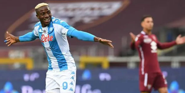 Napoli deplasmanda istediğini aldı