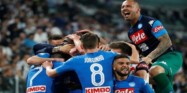 Napoli, Juventus'u 90.dakikada yıktı! Şampiyonluk için umutlandı
