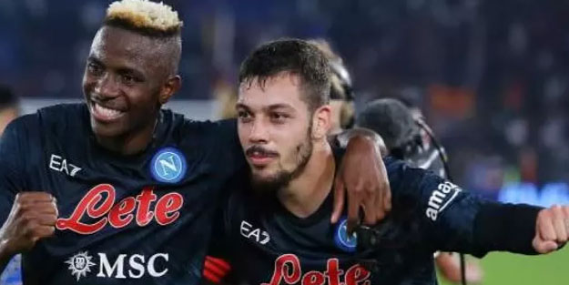 Napoli Roma'yı devirdi