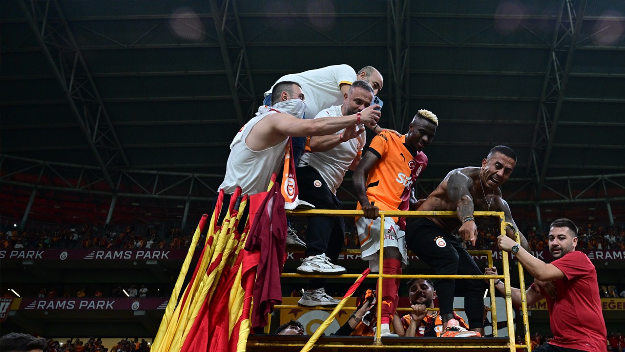 Napoli sessizliğini bozdu! O oyuncuya destek verdi: Galatasaray için çılgın Osimhen iddiası!