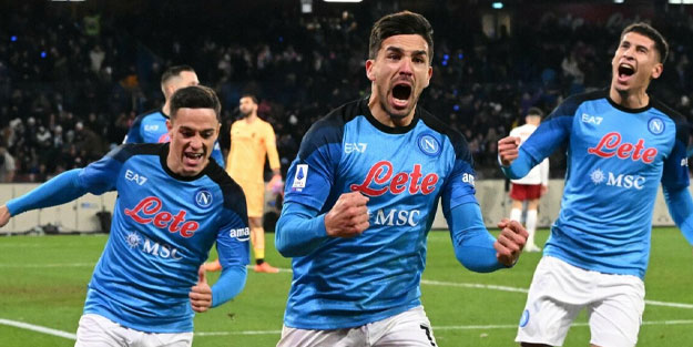 Napoli son dakika golüyle kazandı