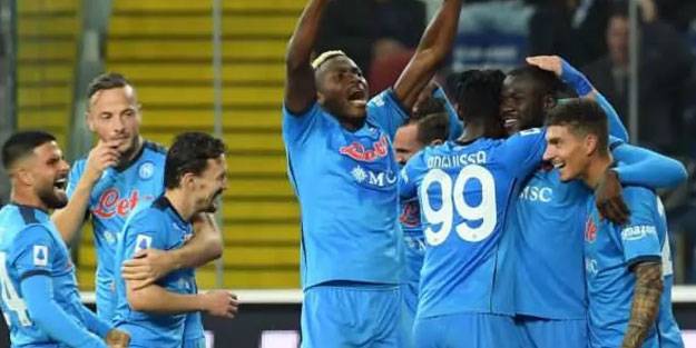 Napoli deplasmanda farklı kazandı