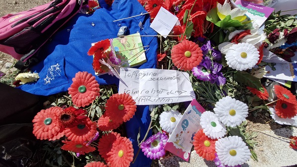 Narin'in kabri oyuncaklarla doldu!