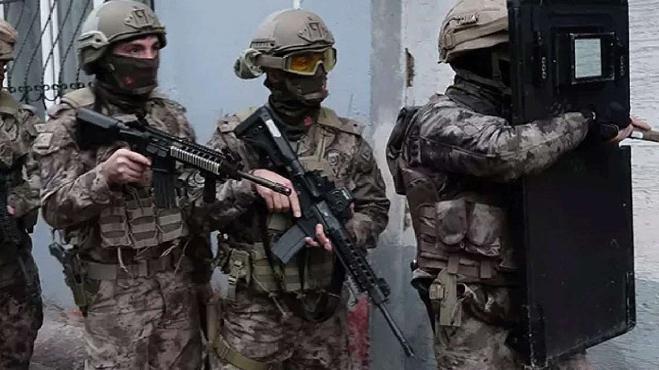 "Narkoçelik-42" operasyonlarında 1 ton 971 kilogram uyuşturucu ele geçirildi