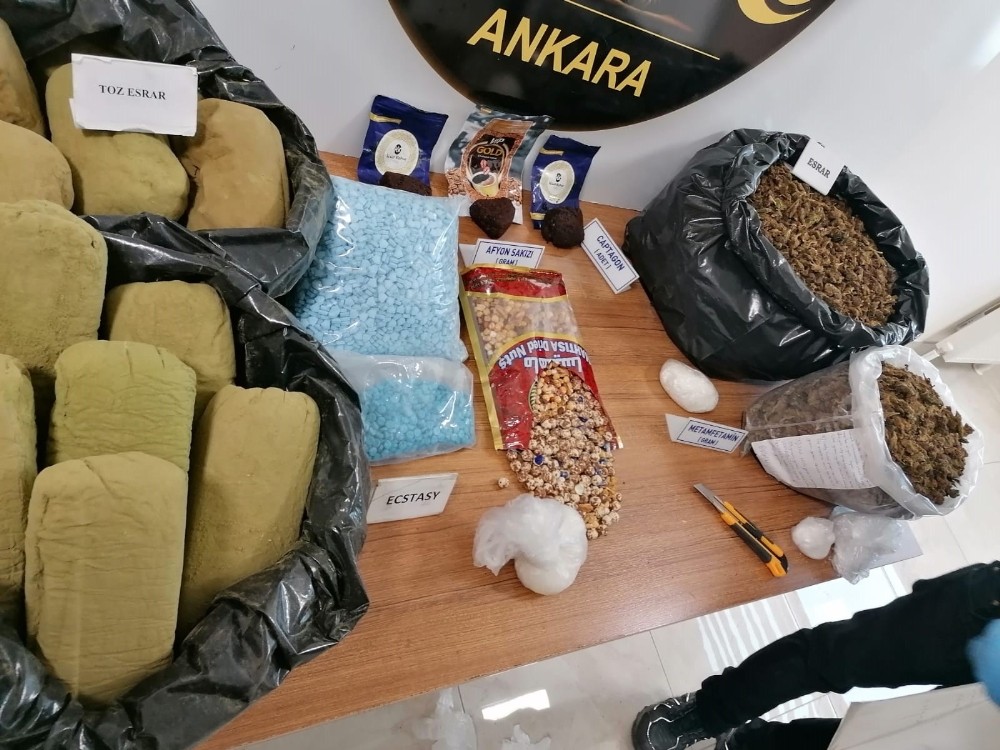 Narkotik ekipleri, soya sosuna batırılmış leblebi görünümünde afyon sakızı ele geçirdi 