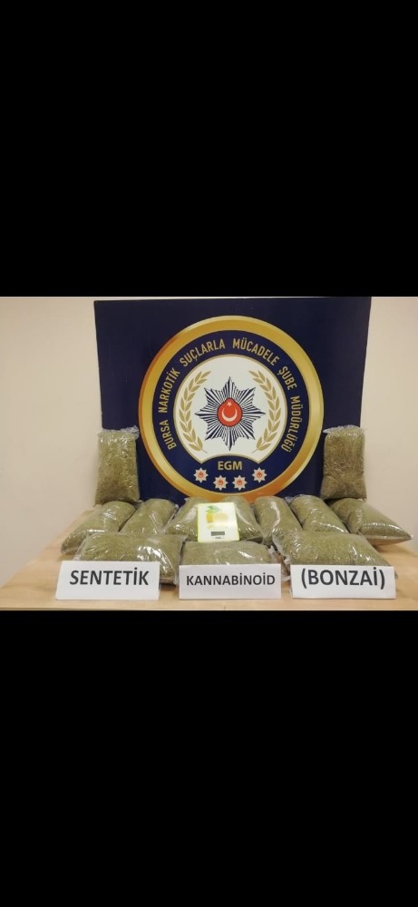Narkotik köpeği 11 kilo uyuşturucuyu böyle buldu 