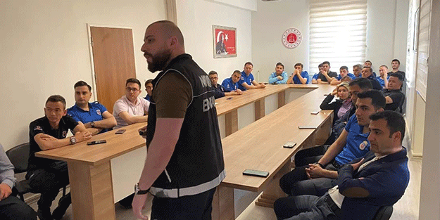 Narkotik polislerinden uyuşturucuyla mücadele eğitimi