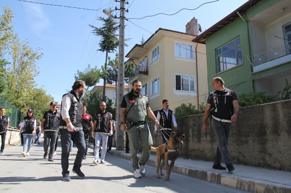 Narkotimlerden okul önlerinde sıkı denetim 
